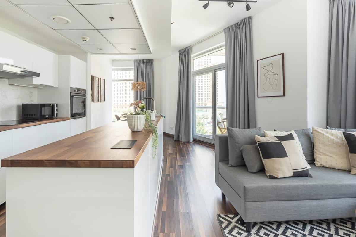 Frank Porter - Bonaire Tower Apartment