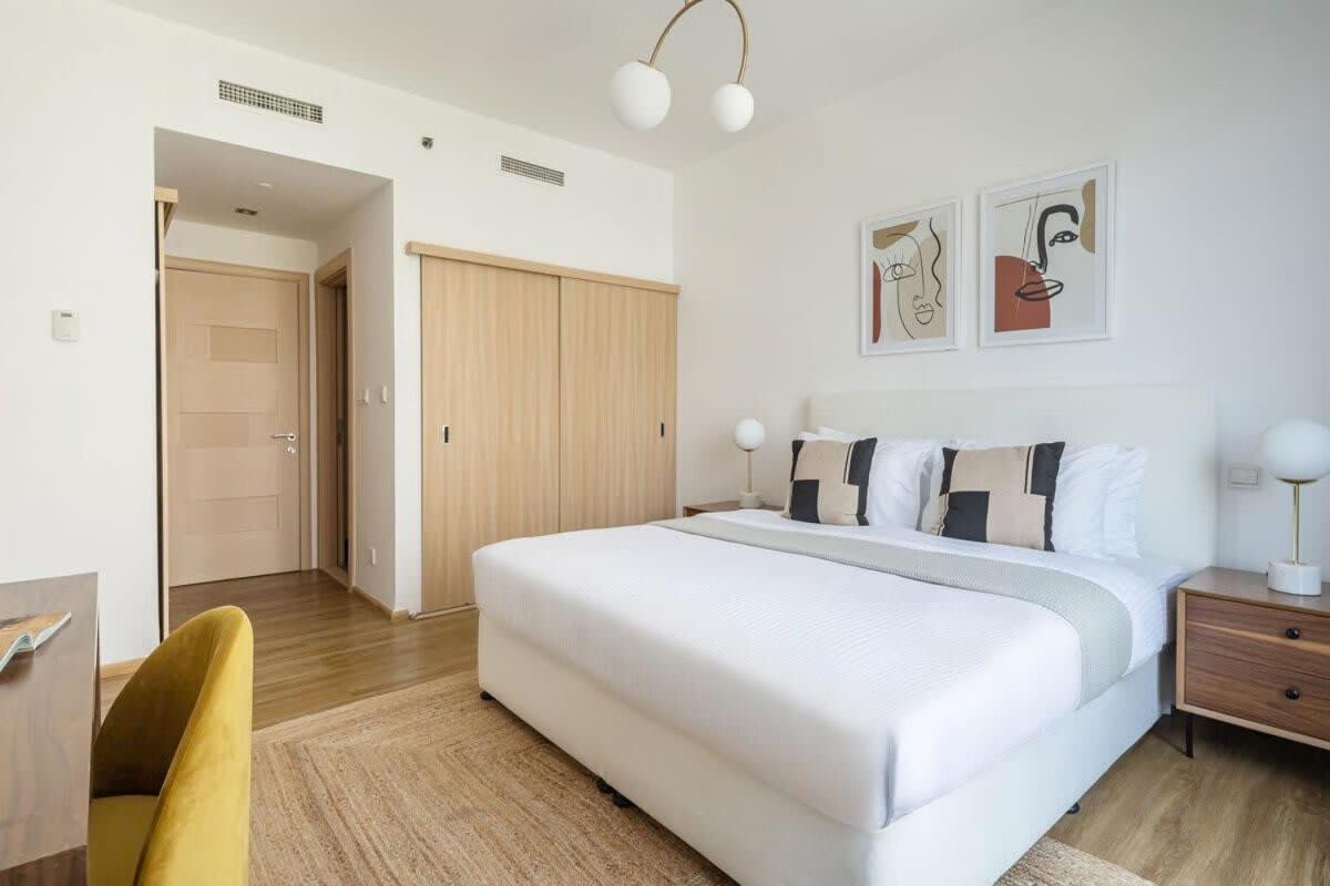 Frank Porter - Bonaire Tower Apartment